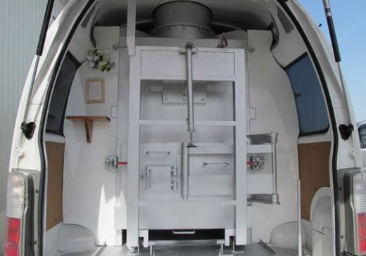 移動火葬車写真