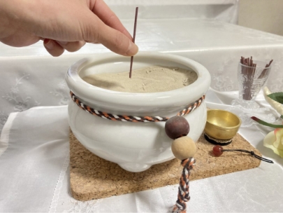 線香による御焼香の画像